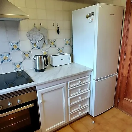 Apartment Quiet Pine Walk 20m From The